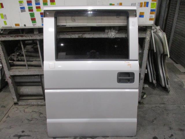 【中古】中古部品 エブリィ DA64V 右ﾘｱﾄﾞｱ 【3310160100-000004303013300】