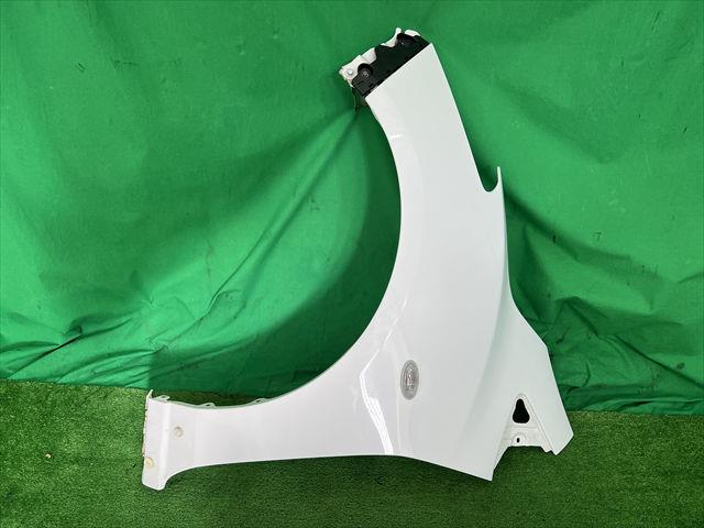 【中古】中古部品 デミオ DE5FS 左ﾌﾛﾝﾄﾌｪﾝﾀﾞｰ 【3330240100-002023647810700】