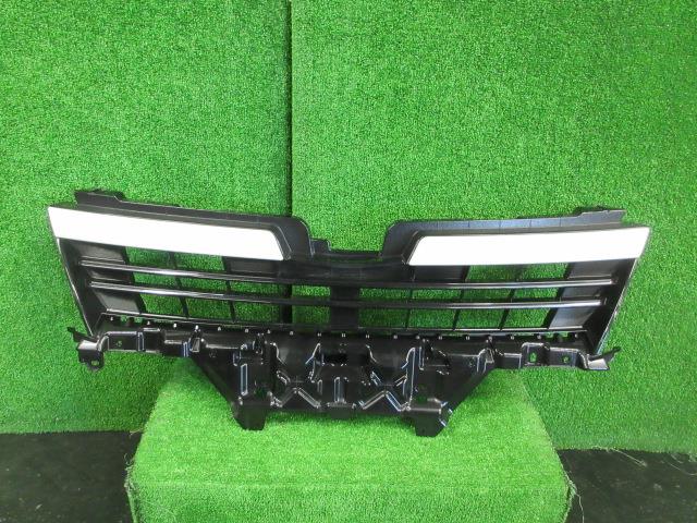 【中古】中古部品 ヴォクシー ZRR80G ラジエータグリル 【3380010000-231101502510400】