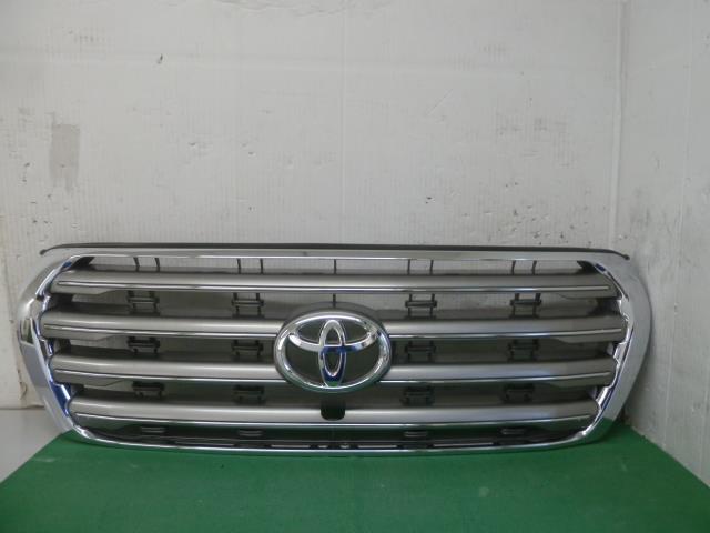 【中古】中古部品 ランドクルーザー UZJ200W ラジエータグリル 【3380050000-000035041610400】