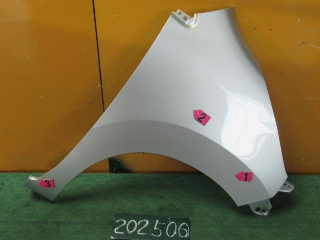 【中古】中古部品 ワゴンＲ MH23S 右ﾌﾛﾝﾄﾌｪﾝﾀﾞｰ 【3310120100-231018000710600】