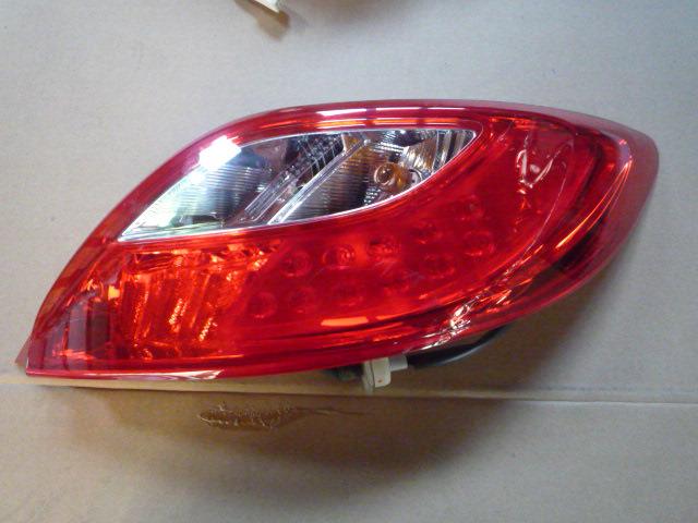 【中古】中古部品 デミオ DE5FS 右ﾃｰﾙﾗﾝﾌﾟ 【3310050100-001240228015500】
