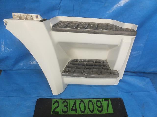 【中古】中古部品 ふそう大型車 FS54JUZ 右ｻｲﾄﾞｽﾃｯﾌﾟ 【3310040100-000234009713700】