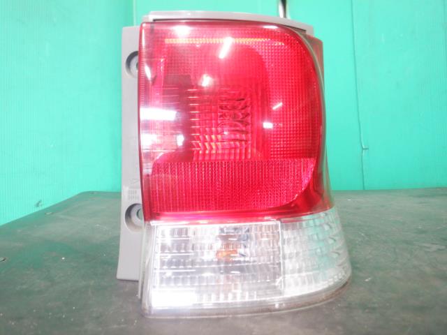 【中古】中古部品 タント L375S 右ﾃｰﾙﾗﾝﾌﾟ 【3340140100-000023601815500】