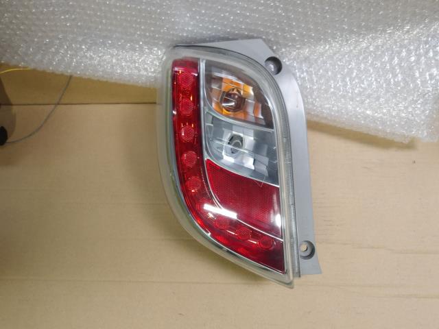【中古】中古部品 ミライース LA300S 左ﾃｰﾙﾗﾝﾌﾟ 【3340220100-000224002315600】