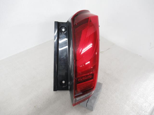 【中古】中古部品 アルファード AGH30W 右ﾃｰﾙﾗﾝﾌﾟ 【3380050000-000035085415500】 18,533円
