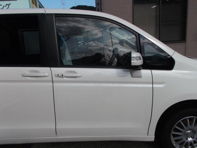 【中古】中古部品 ステップワゴン RK1 右ﾌﾛﾝﾄﾄﾞｱ 【3310010100-001298331813100】