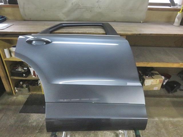 【中古】中古部品 アウディ Q3 8UCPSF 右ﾘｱﾄﾞｱ 【3330380100-000035044013300】｜e-cleマート