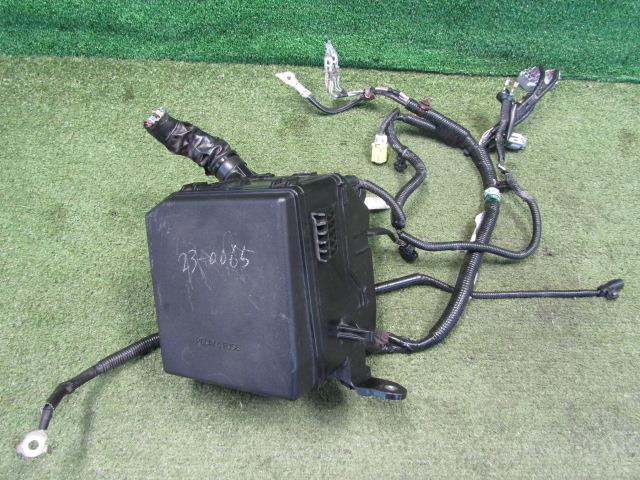 【中古】中古部品 ノア ZRR80W ﾋｭｰｽﾞﾎﾞｯｸｽ 【3330200100-230065000067800】