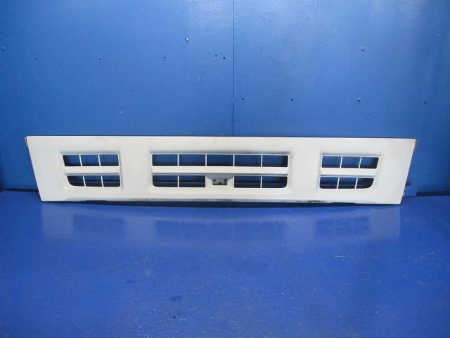 【中古】中古部品 エルフ NPR81N ラジエータグリル 【3310270100-000013905810400】|e-cleマート