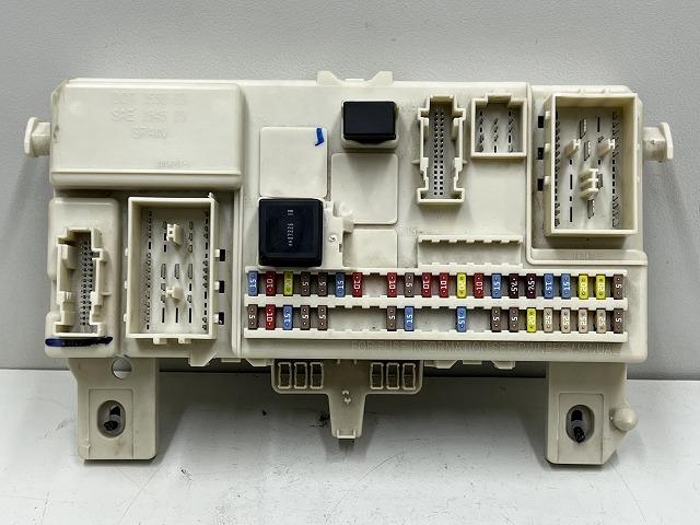 【中古】中古部品 ボルボ 30シリーズ MB5244 ﾋｭｰｽﾞﾎﾞｯｸｽ 【3310070100-0000Y0751967800】｜e-cleマート