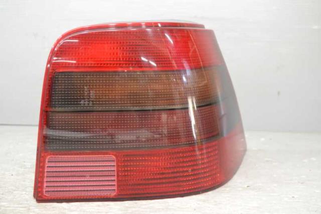【中古】中古部品 VW ゴルフ 1JAZJ 右ﾃｰﾙﾗﾝﾌﾟ 【3310580000-231216000215500】