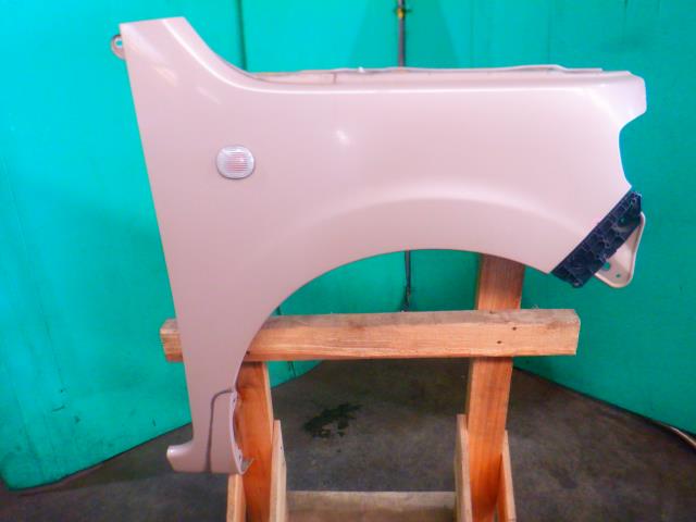 【中古】中古部品 ミラココア L675S 右ﾌﾛﾝﾄﾌｪﾝﾀﾞｰ 【3340140100-000023630710600】