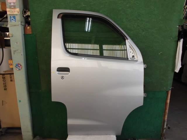 【中古】中古部品 タウンエース S402M 右ﾌﾛﾝﾄﾄﾞｱ 【3310420000-000002236913100】