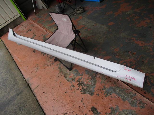 【中古】中古部品 プリウス ZVW50 右ｻｲﾄﾞｽﾃｯﾌﾟ 【3310190100-000233013713700】