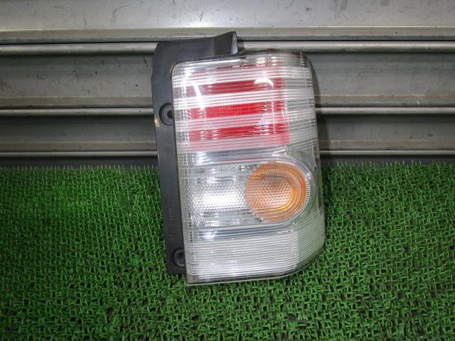 【中古】中古部品 ムーヴコンテ L575S 右ﾃｰﾙﾗﾝﾌﾟ 【3330540100-231219001915500】