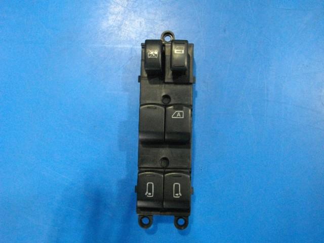 【中古】中古部品 エルグランド E51 ﾊﾟﾜｰｳｲﾝﾄﾞｳｽｲｯﾁ 【3310590000-000007069761900】