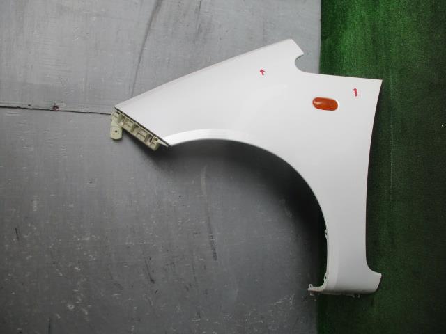 【中古】中古部品 コルト Z21A 左フロントフェンダー 【3330560100-231215000410700】