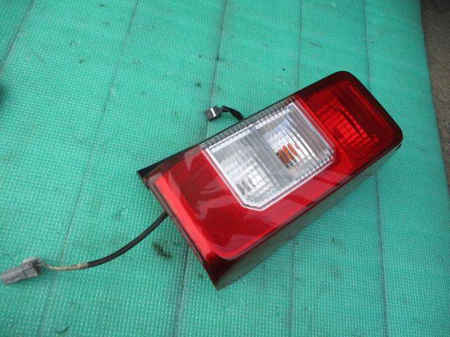 【中古】中古部品 ハイゼットキャディー LA700V 右ﾃｰﾙﾗﾝﾌﾟ 【3310190100-000233022215500】