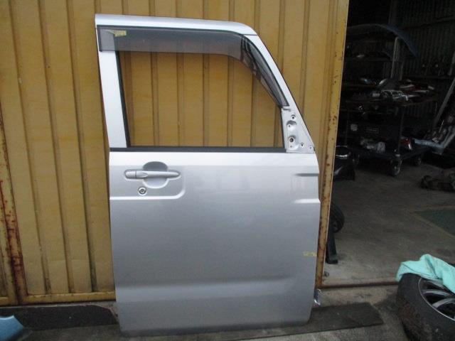 【中古】中古部品 ハイゼットキャディー LA700V 右ﾌﾛﾝﾄﾄﾞｱ 【3310190100-000233022213100】