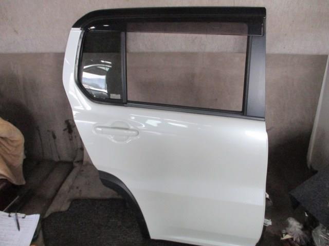 【中古】中古部品 ハスラー MR31S 右ﾘｱﾄﾞｱ 【3330220100-231227000513300】