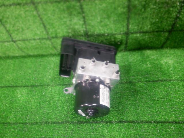 【中古】中古部品 BMW 3シリーズ VA20 ABSｱｸﾁｭｴｰﾀｰ 【3330420100-231221000142500】