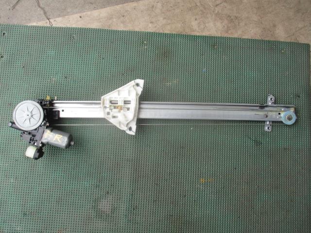 【中古】中古部品 パレット MK21S 右ﾌﾛﾝﾄﾄﾞｱﾚｷﾞｭﾚｰﾀ･ﾓｰﾀｰ 【3310190100-000233026213120】