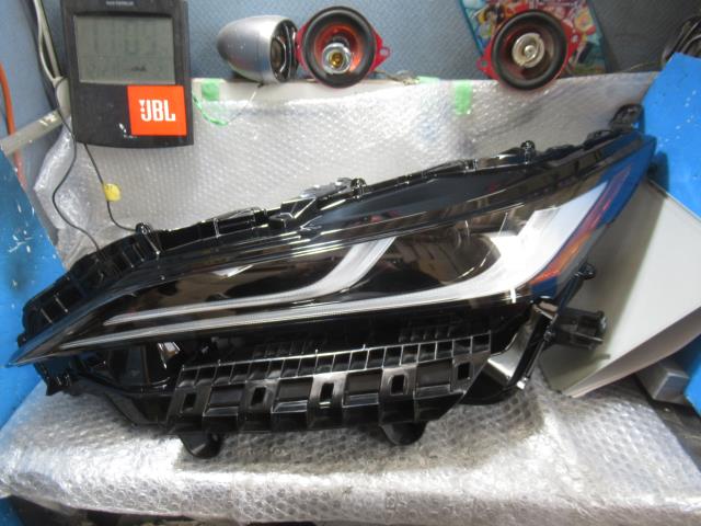 【中古】中古部品 ハリアー MXUA80 左ﾍｯﾄﾞﾗﾝﾌﾟ 【3500220000-231222500810900】