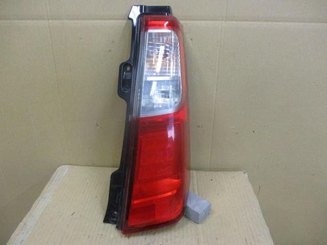 【中古】中古部品 ワゴンR MH34S 右テールランプ 【3330650100-000233042315500】
