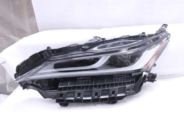 【中古】中古部品 ハリアー MXUA80 左ﾍｯﾄﾞﾗﾝﾌﾟ 【3260520000-240117500610900】