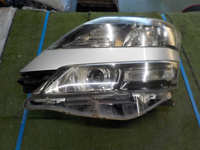【中古】中古部品 ヴェルファイア ANH20W 左ﾍｯﾄﾞﾗﾝﾌﾟ 【3260200000-240112000410900】 12,045円