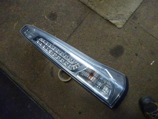 【中古】中古部品 セレナ HFC26 右テールランプ 【3310410000-000223104815500】