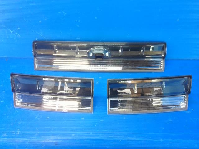 【中古】中古部品 デリカＤ5 CV4W ﾘｱﾌｨﾆｯｼｬｰﾊﾟﾈﾙ 【3310550000-231122001115200】