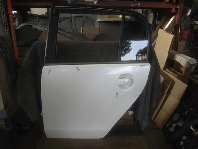 【中古】中古部品 ライフ JB5 左ﾘｱﾄﾞｱ 【3340180100-240125000113400】