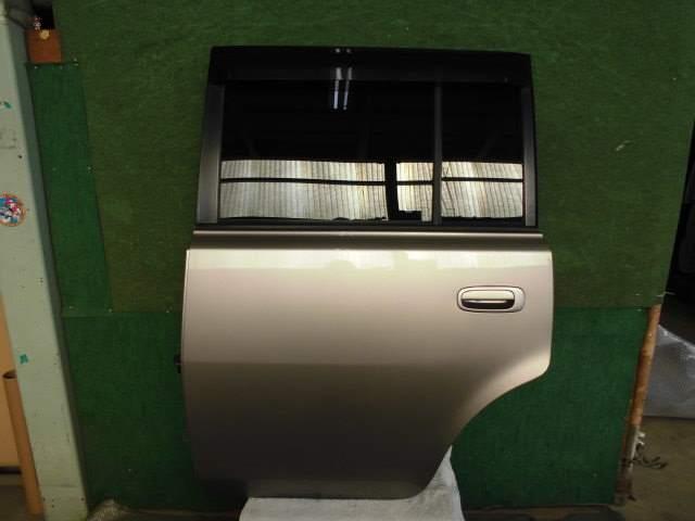 【中古】中古部品 ｂＢ NCP31 左ﾘｱﾄﾞｱ 【3310420000-000002246513400】