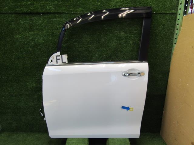 【中古】中古部品 エスクァイア ZRR80G 左ﾌﾛﾝﾄﾄﾞｱ 【3330200100-230211000013200】
