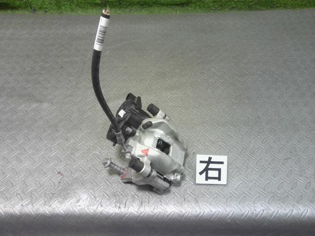 【中古】中古部品 ボルボ 40シリーズ XE400AXCE 右ﾘｱｷｬﾘﾊﾟｰ 【3330990700-202309000344430】