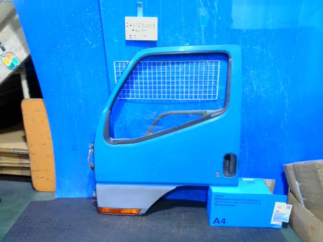 【中古】中古部品 キャンター FB511B 左ﾌﾛﾝﾄﾄﾞｱ 【3310220100-240123000313200】