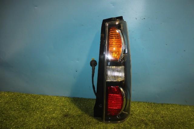 【中古】中古部品 ＡＺワゴン MJ21S 右ﾃｰﾙﾗﾝﾌﾟ 【3330950100-000041110615500】