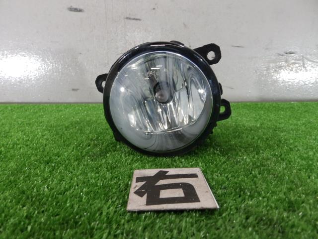 【中古】中古部品 プジョー 308 T9HN02 右フォグランプ 【3260250000-000023225810850】