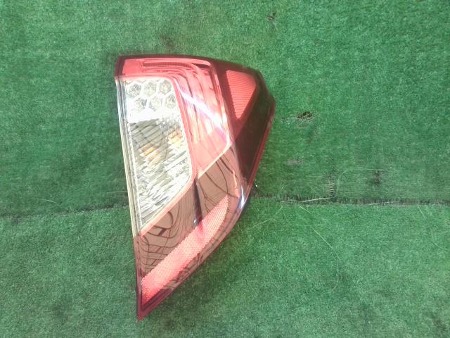 【中古】中古部品 フィット GP5 右ﾃｰﾙﾗﾝﾌﾟ 【3260240000-240207000315500】