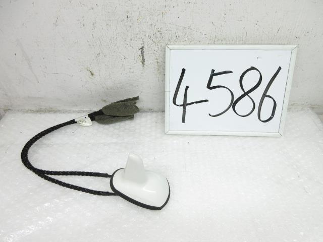【中古】中古部品 ベンツ Eクラス 211052C ｱﾝﾃﾅ 【3500170000-240208501761000】