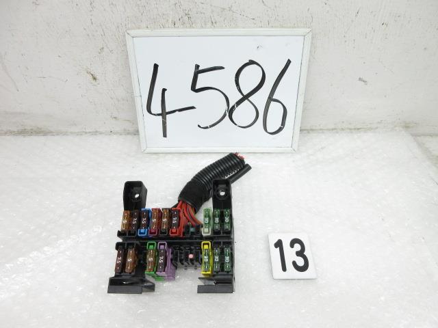 【中古】中古部品 ベンツ Eクラス 211052C ﾋｭｰｽﾞﾎﾞｯｸｽ 【3500170000-240208503467800】