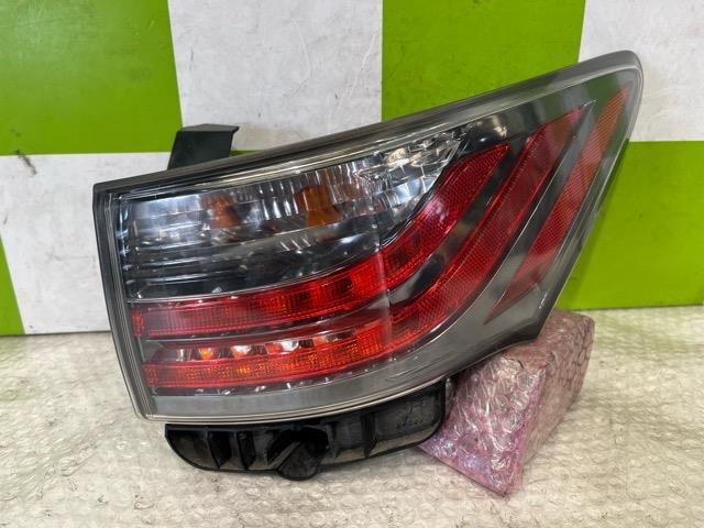 【中古】中古部品 レクサス CT ZWA10 右テールランプ 【3330530100-000005208015500】|e-cleマート