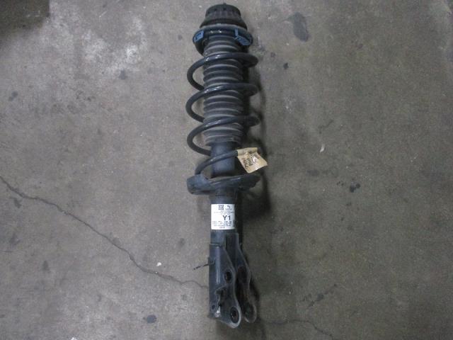 【中古】中古部品 ヴェゼル RU1 右ﾌﾛﾝﾄｽﾄﾗｯﾄ 【3500080000-231010000550110】