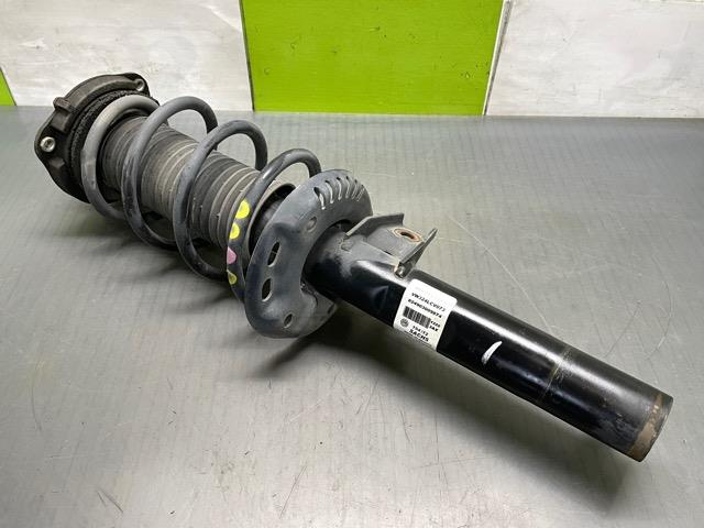【中古】中古部品 VW ザ・ビートル 16CBZ 右ﾌﾛﾝﾄｽﾄﾗｯﾄ 【3330530100-000005209050110】