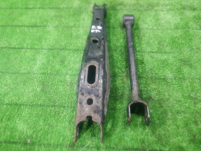 【中古】中古部品 マークIIブリット JZX115W 左ﾘｱﾛｱｱｰﾑ 【3330420100-240217000151840】