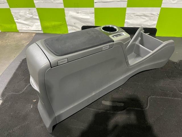 【中古】中古部品 プリウスα ZVW41W ｺﾝｿｰﾙﾎﾞｯｸｽ 【3330530100-000005215577100】｜e-cleマート