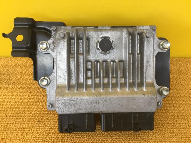 【中古】中古部品 ムーヴ LA160S ｴﾝｼﾞﾝｺﾝﾋﾟｭｰﾀｰ 【3330960100-000052209463100】