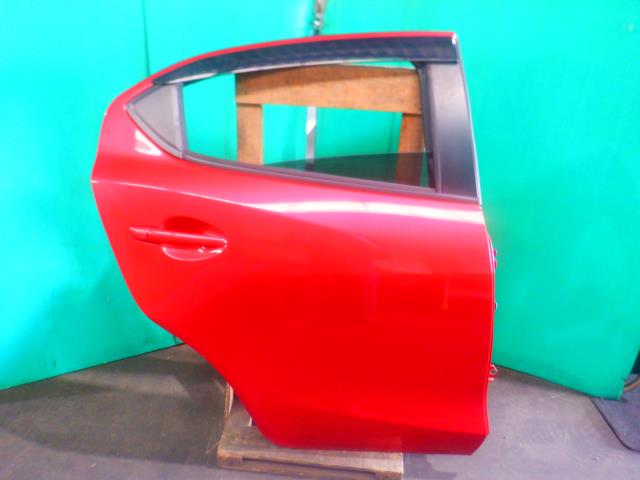 【中古】中古部品 デミオ DJ5FS 右ﾘｱﾄﾞｱ 【3340140100-000024042513300】